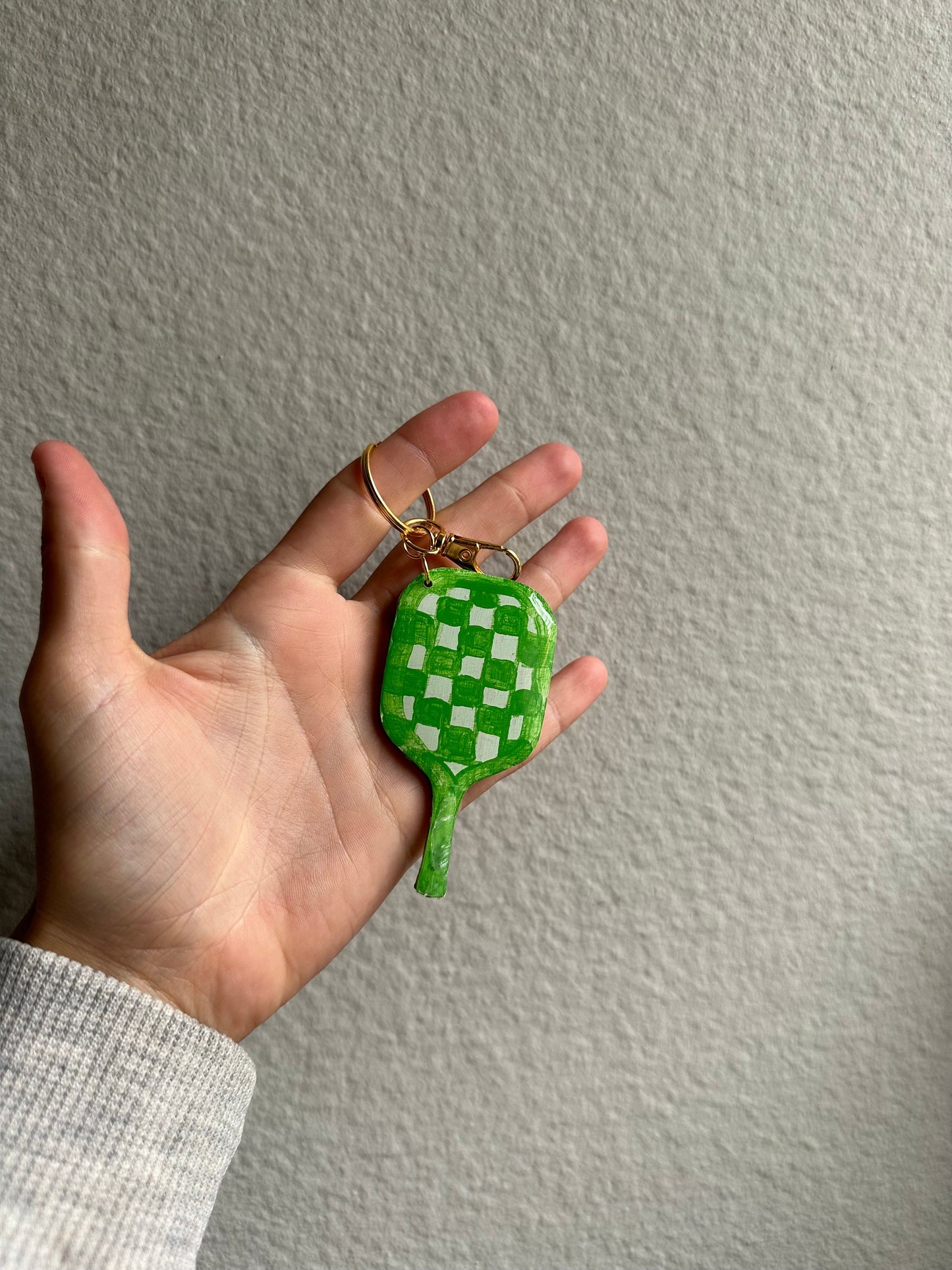 Pickeleball keychain or magnet set ~ preppy bag charm summer sports ~ customizable and comes with clasp ~ small gift idea beach tennis set