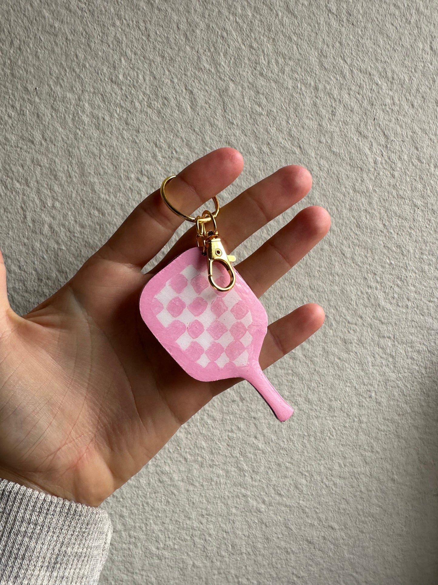 Pickeleball keychain or magnet set ~ preppy bag charm summer sports ~ customizable and comes with clasp ~ small gift idea beach tennis set