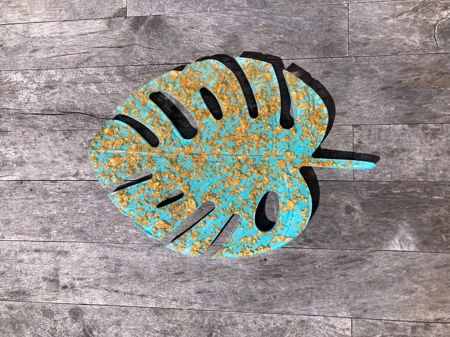 Monstera leaf art