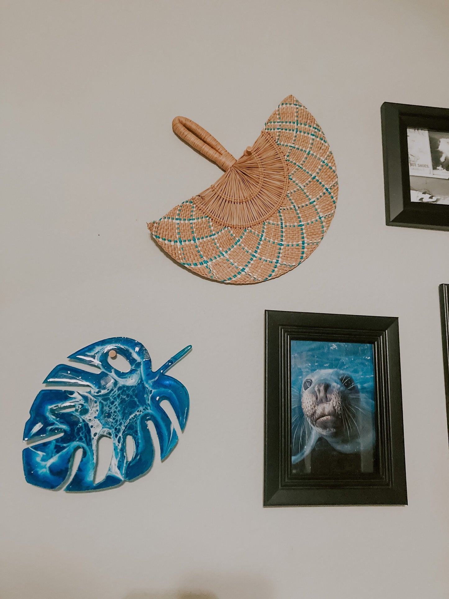 Monstera leaf art
