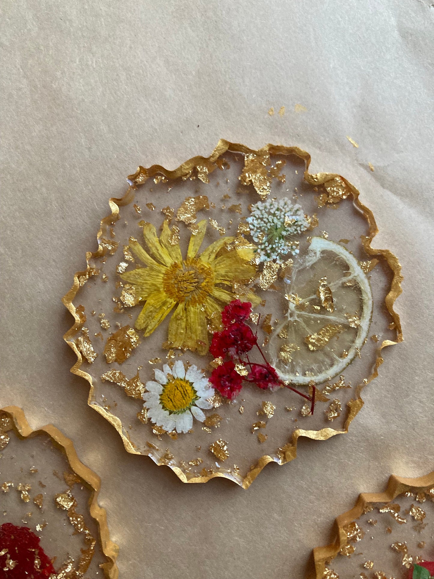 Set of 4 boho pressed flower and fruit gold leaf coaster set ~ gold natural edge ~ resin ~ customizable ~ 4th anniversary gift