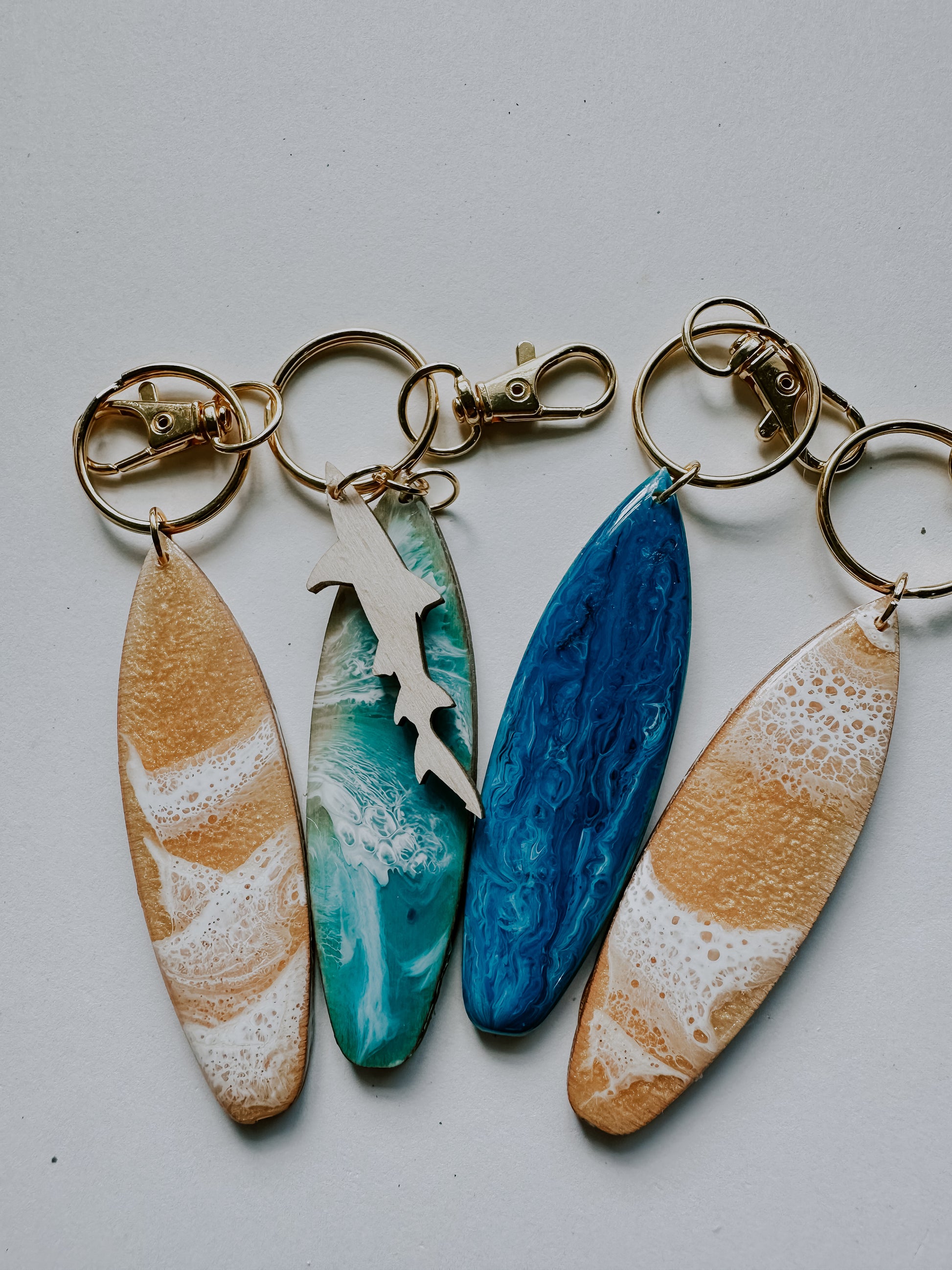 BAMAY Acrylic Surfboard Crab Beach Keychain - Summer Tropical Charm For Bags & Keys