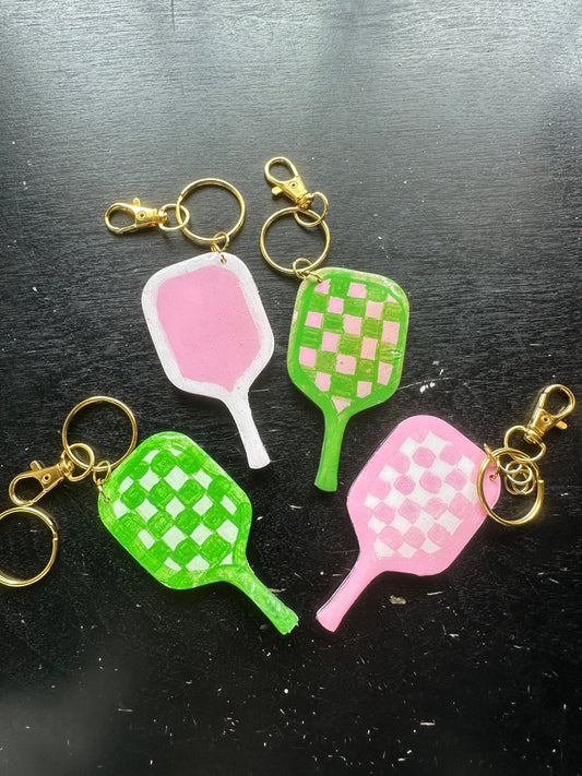 Pickeleball keychain or magnet set ~ preppy bag charm summer sports ~ customizable and comes with clasp ~ small gift idea beach tennis set