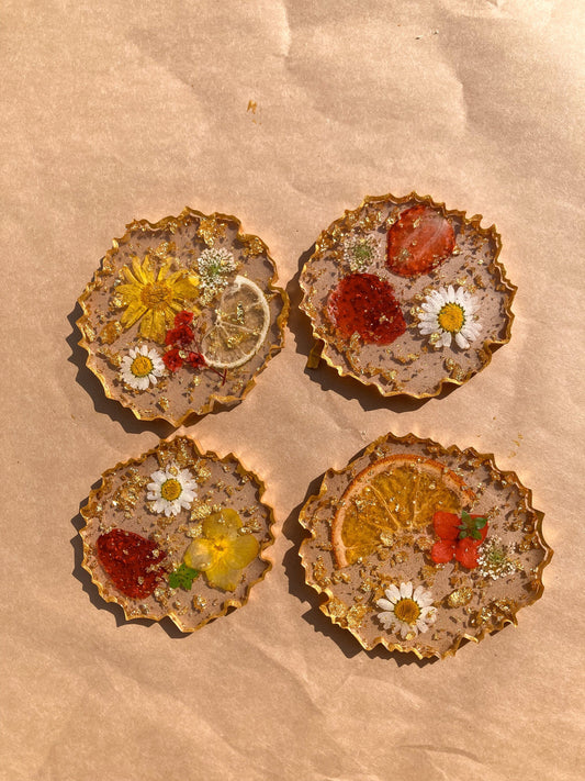 Set of 4 boho pressed flower and fruit gold leaf coaster set ~ gold natural edge ~ resin ~ customizable ~ 4th anniversary gift